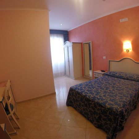 אפריליה Hotel Aquila חדר תמונה