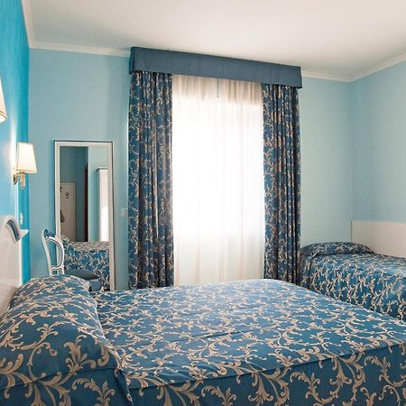 אפריליה Hotel Aquila מראה חיצוני תמונה