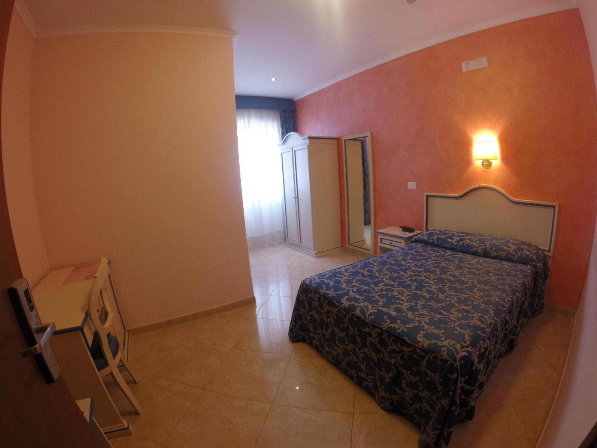 אפריליה Hotel Aquila חדר תמונה