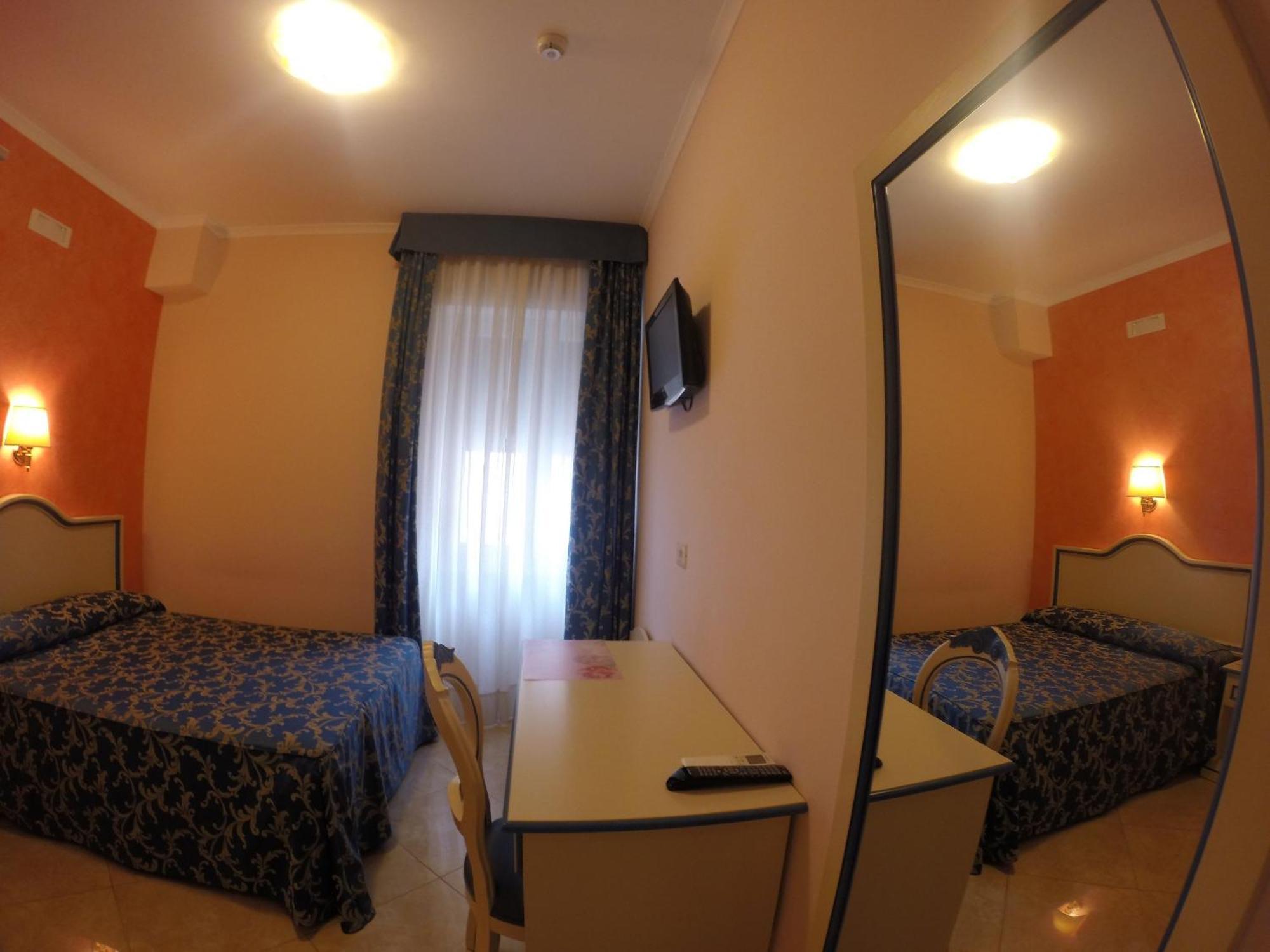 אפריליה Hotel Aquila חדר תמונה