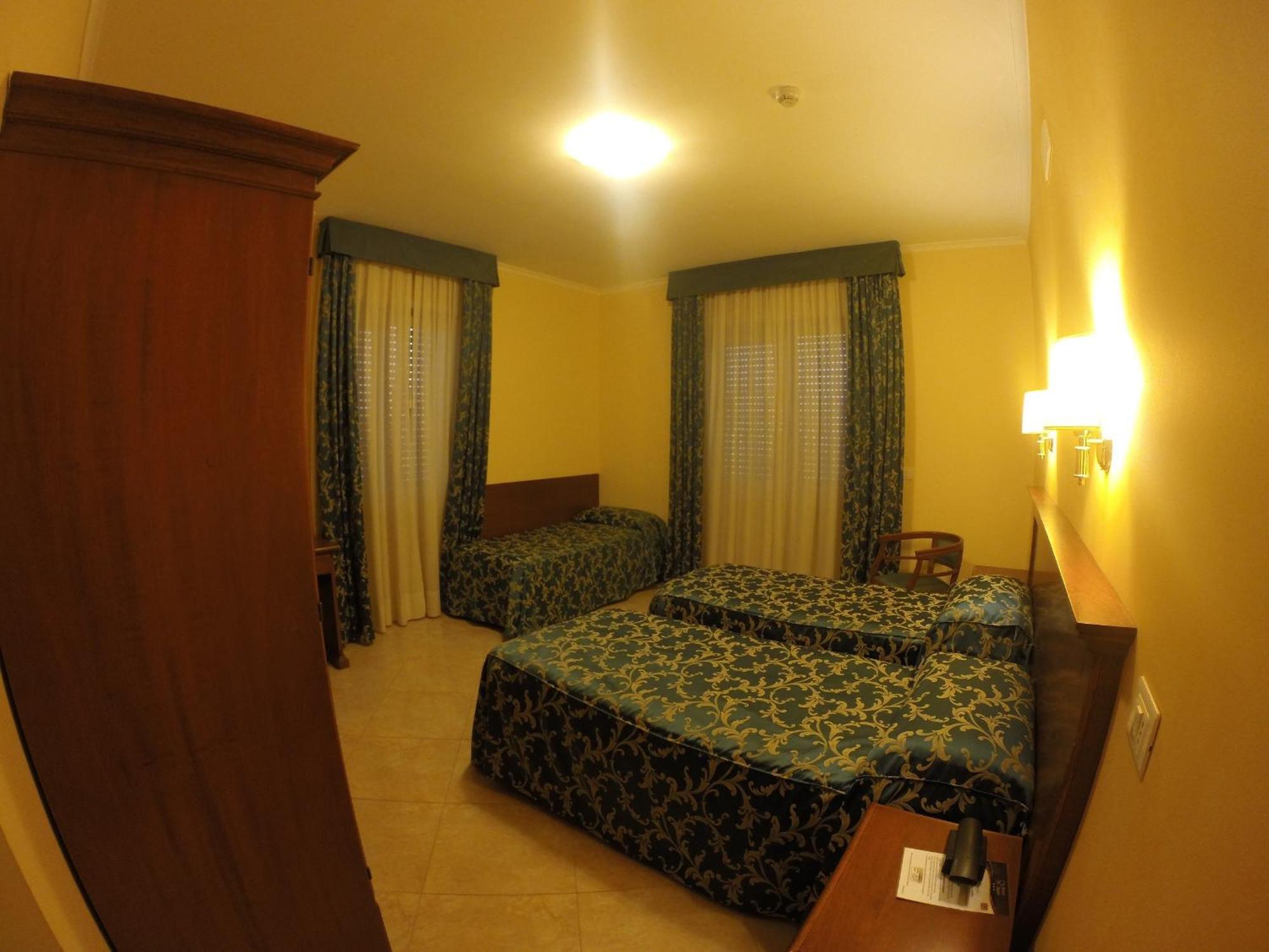 אפריליה Hotel Aquila חדר תמונה