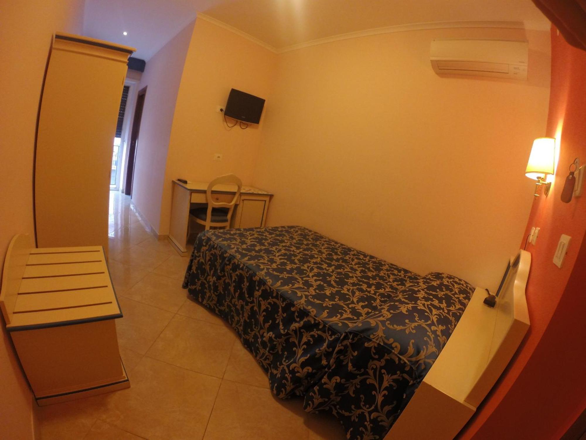 אפריליה Hotel Aquila חדר תמונה