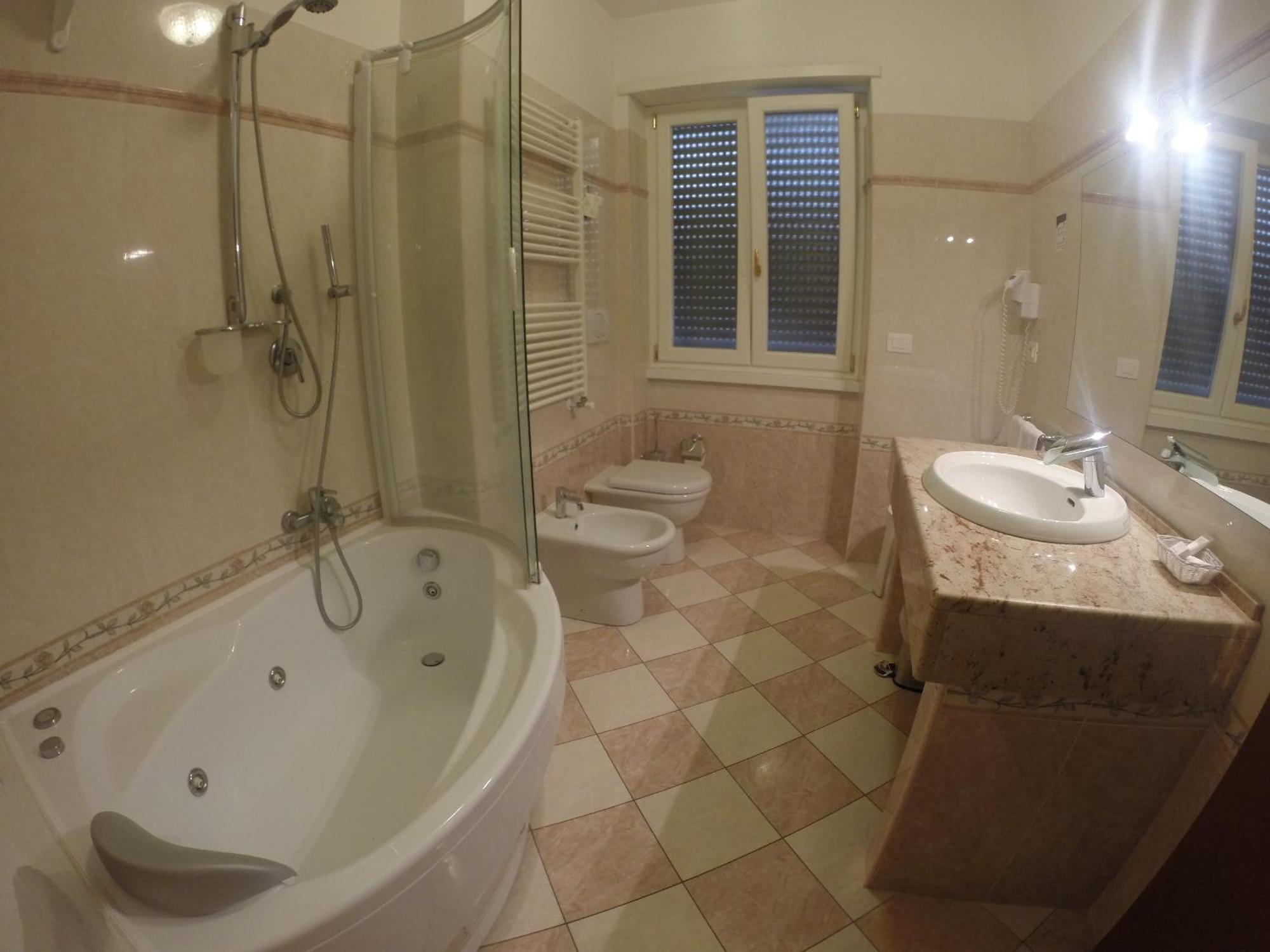 אפריליה Hotel Aquila חדר תמונה