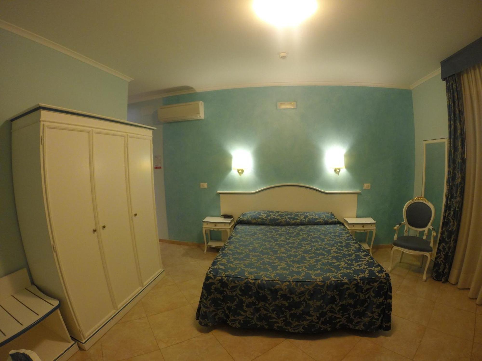 אפריליה Hotel Aquila חדר תמונה