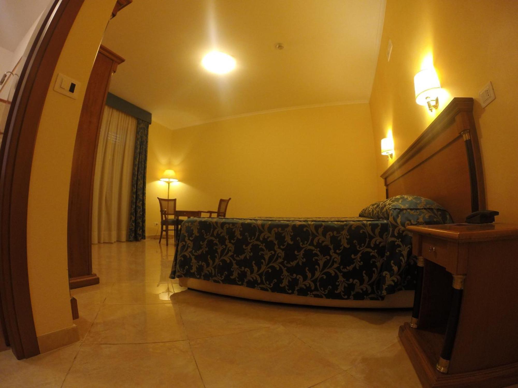 אפריליה Hotel Aquila חדר תמונה