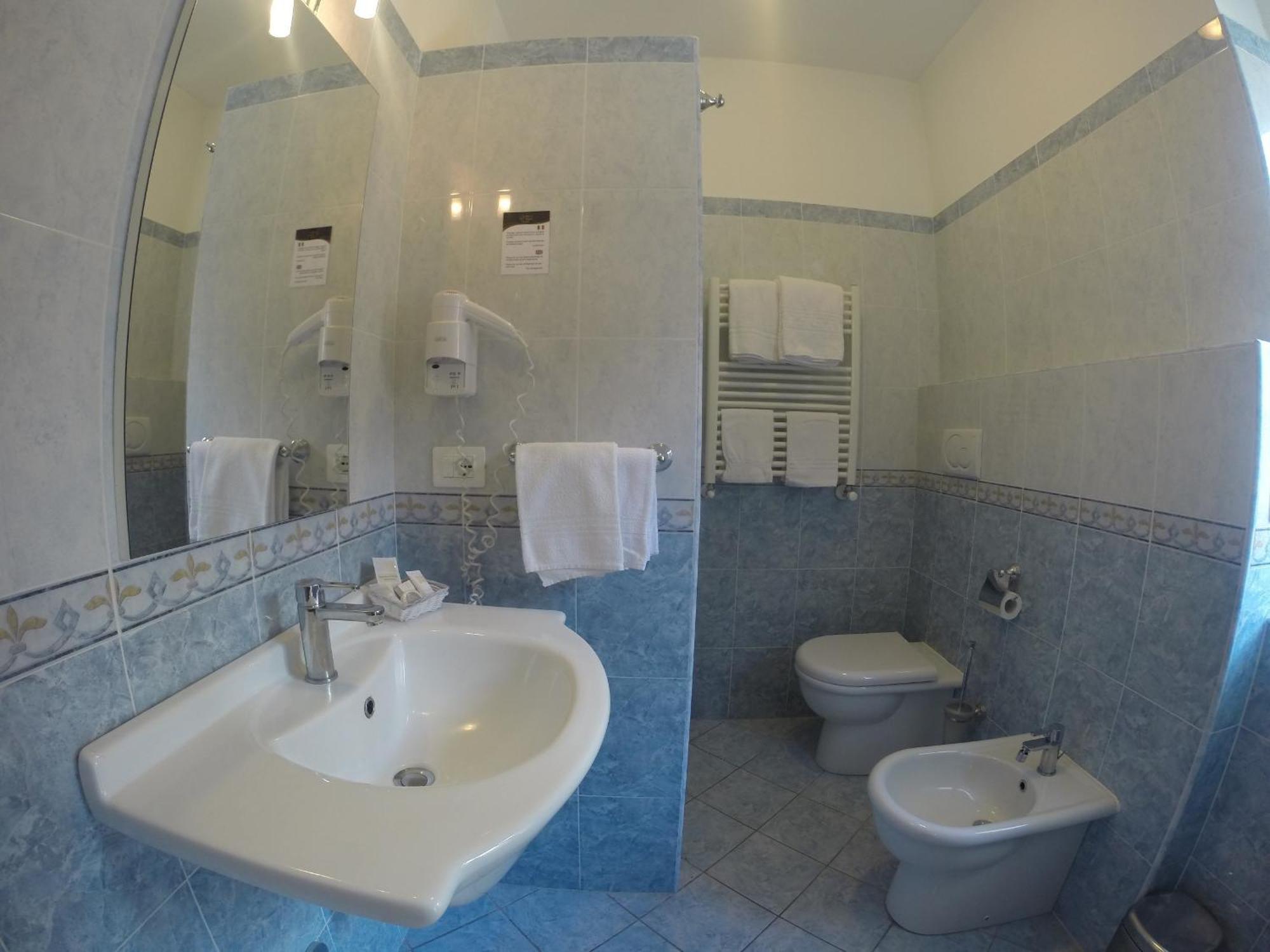 אפריליה Hotel Aquila חדר תמונה