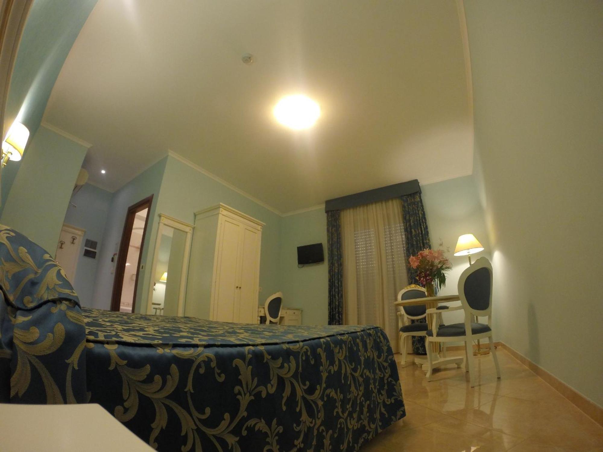 אפריליה Hotel Aquila חדר תמונה