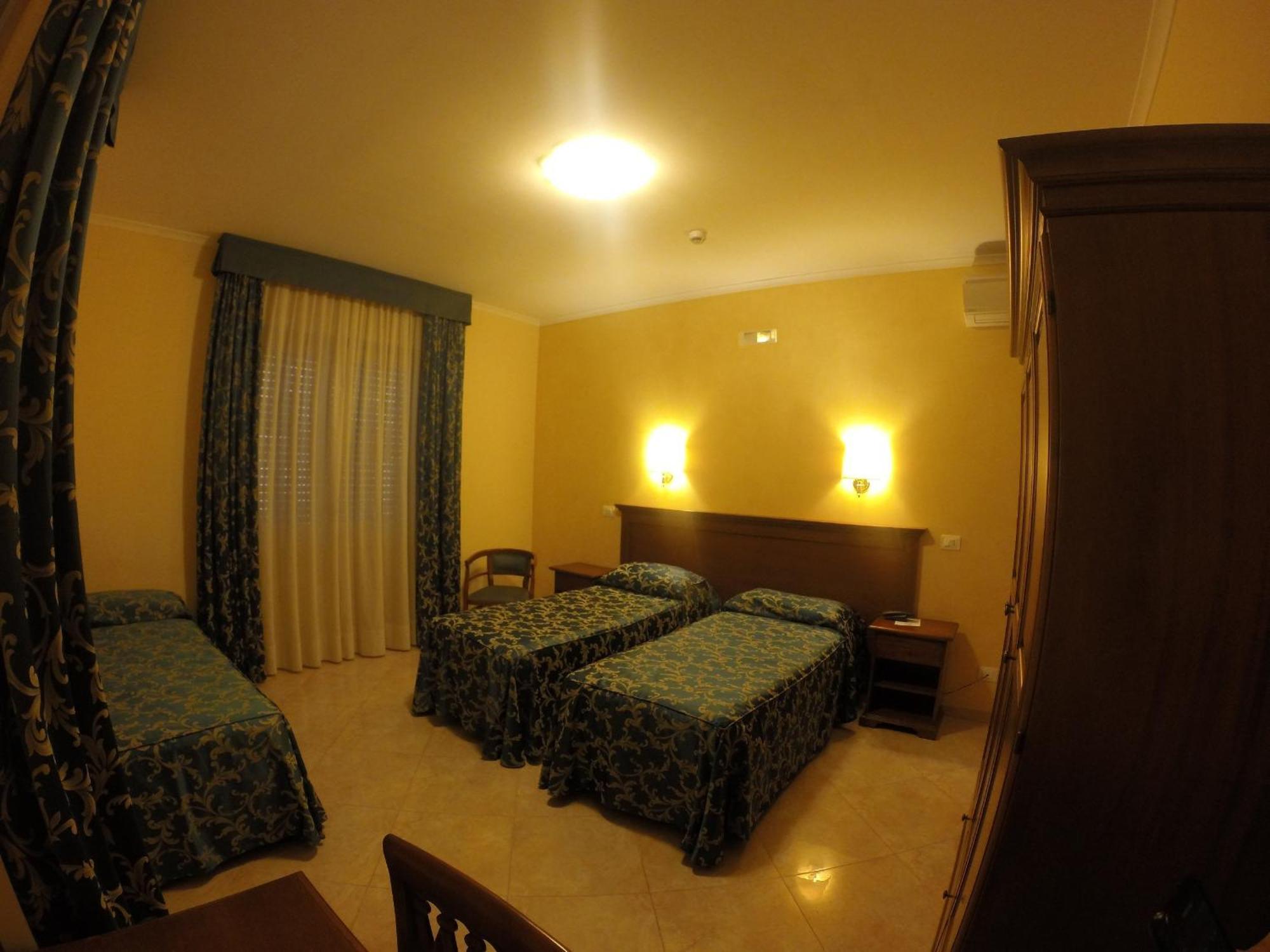 אפריליה Hotel Aquila חדר תמונה