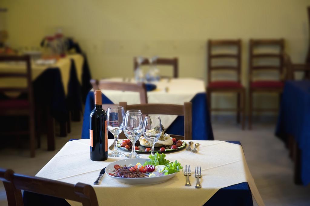אפריליה Hotel Aquila מראה חיצוני תמונה