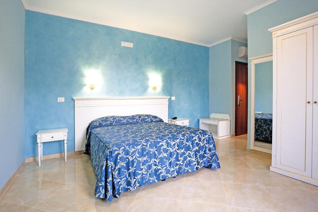 אפריליה Hotel Aquila מראה חיצוני תמונה