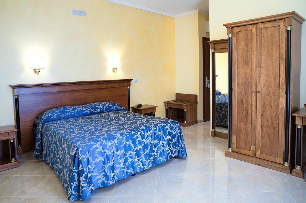 אפריליה Hotel Aquila מראה חיצוני תמונה