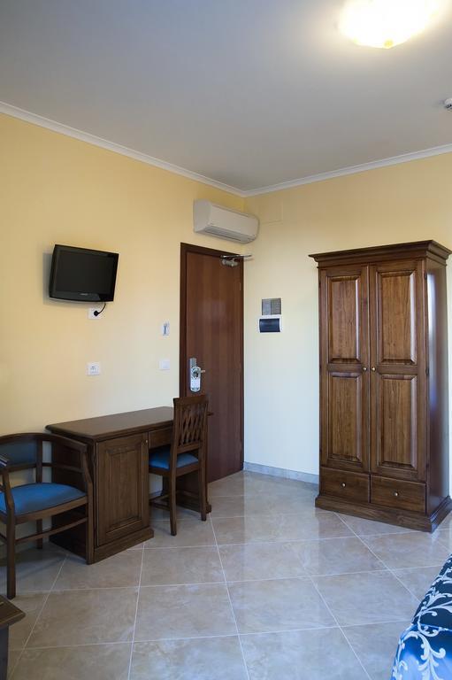 אפריליה Hotel Aquila מראה חיצוני תמונה