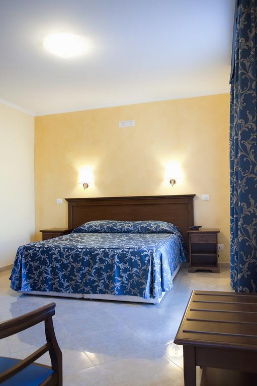 אפריליה Hotel Aquila מראה חיצוני תמונה