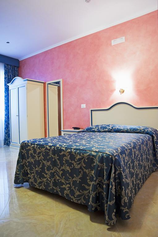 אפריליה Hotel Aquila מראה חיצוני תמונה