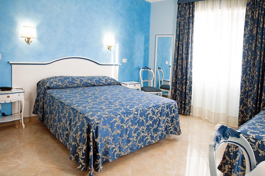 אפריליה Hotel Aquila מראה חיצוני תמונה