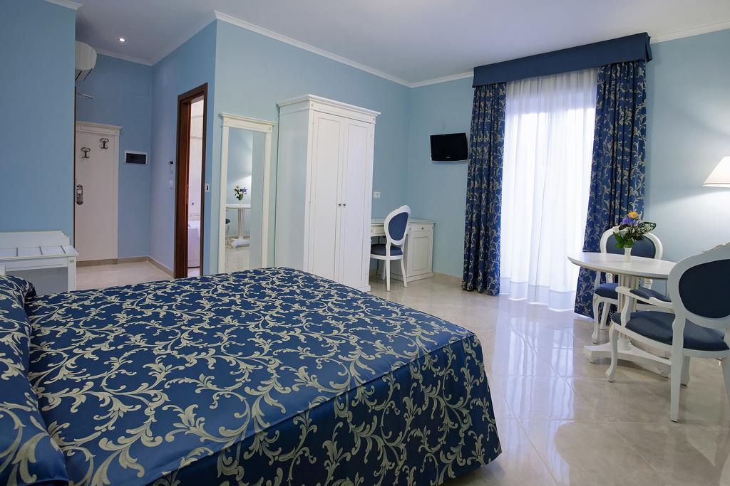 אפריליה Hotel Aquila חדר תמונה