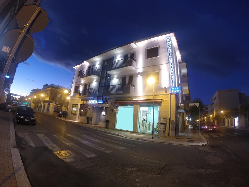 אפריליה Hotel Aquila מראה חיצוני תמונה