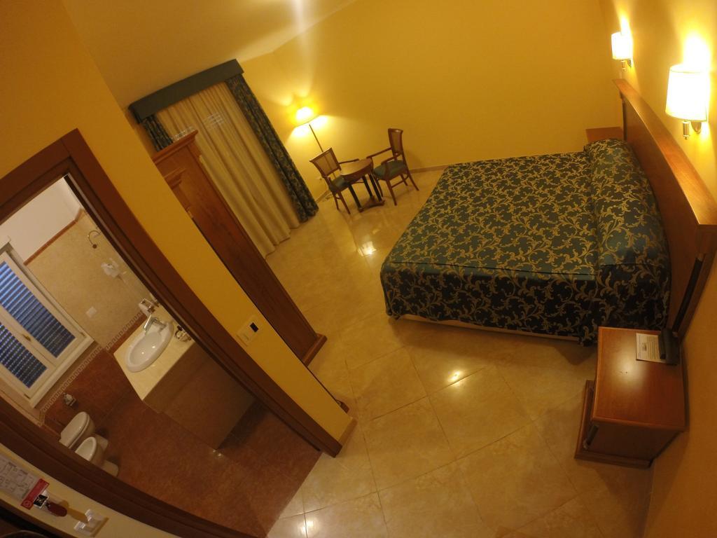 אפריליה Hotel Aquila חדר תמונה